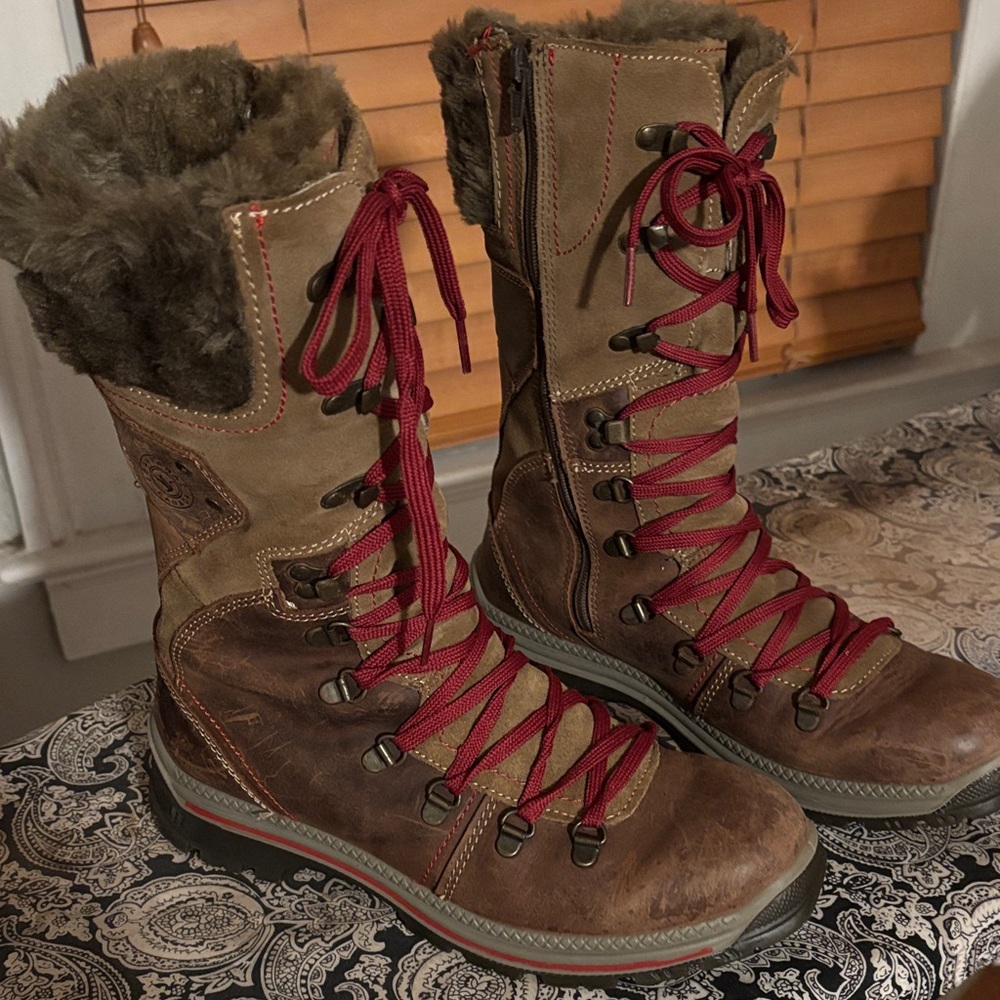 Women's Santana Canada Brown and Red Lace-Up Boots